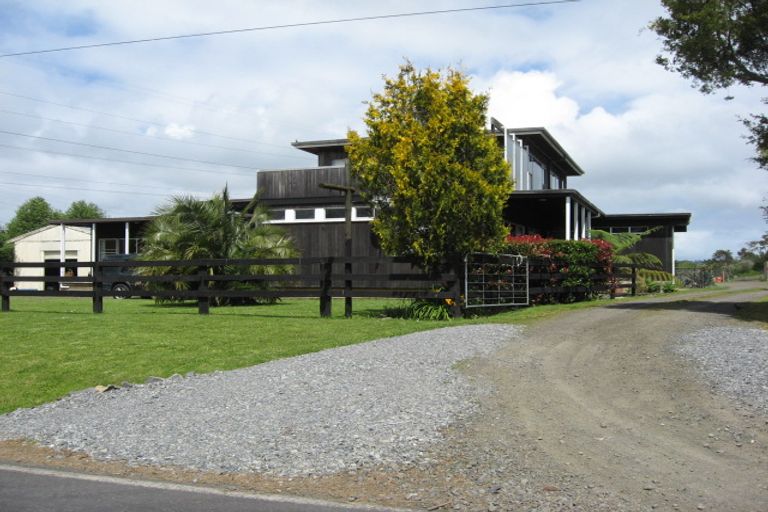 Photo of property in 156 Boord Crescent, Kumeu, 0891