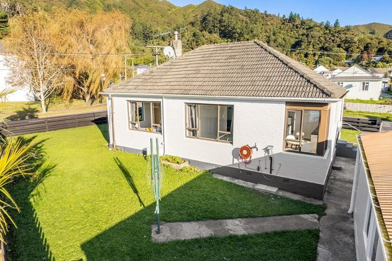 Photo of property in 17 Cleland Crescent, Naenae, Lower Hutt, 5011