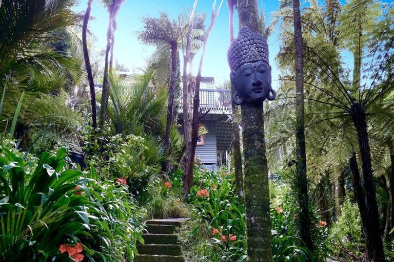 Photo of property in 10-12 Glenesk Road, Piha, New Lynn, 0772