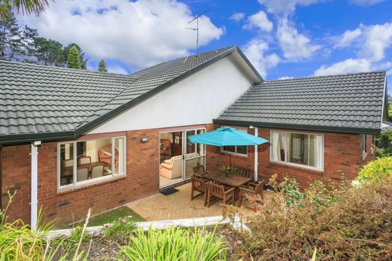 Photo of property in 8 Falstone Lane, Browns Bay, Auckland, 0630