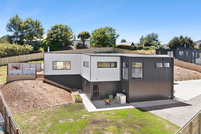 Photo of property in 3 Waxeye Lane, Lake Hawea, 9382