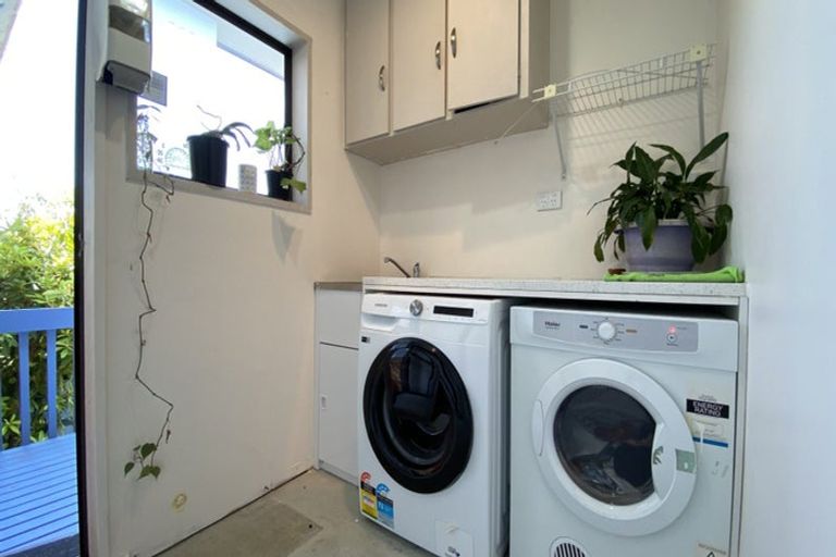 Photo of property in 33 Dianne Louise Drive, Half Moon Bay, Auckland, 2012