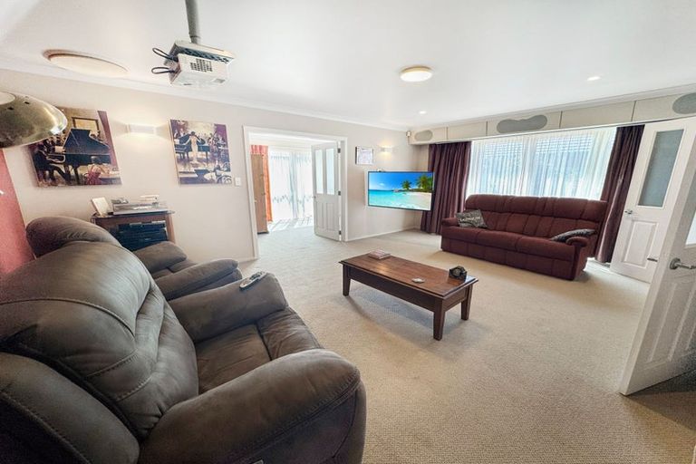 Photo of property in 19 Willowview Drive, Redwood, Christchurch, 8051