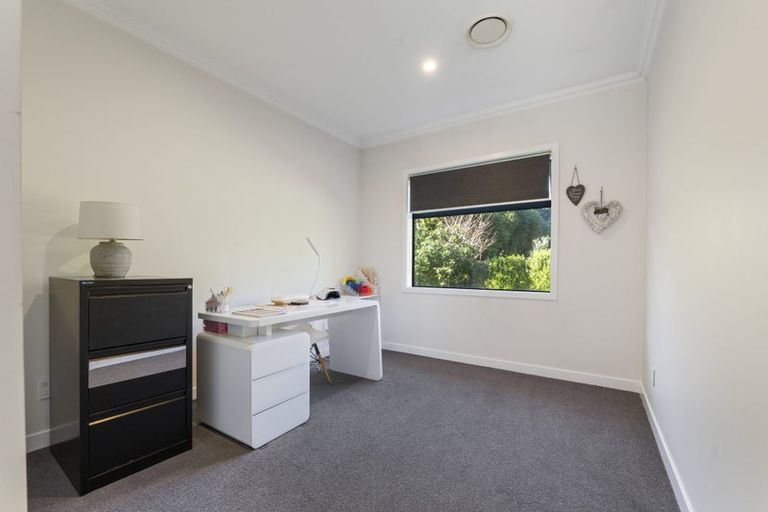 Photo of property in 4 Fern Lane, Whalers Gate, New Plymouth, 4310