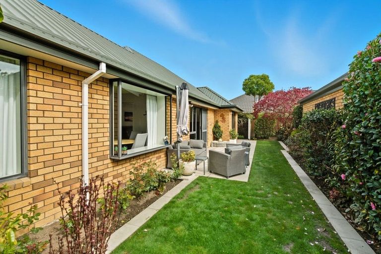Photo of property in 1/5 Jadewynn Place, Halswell, Christchurch, 8025