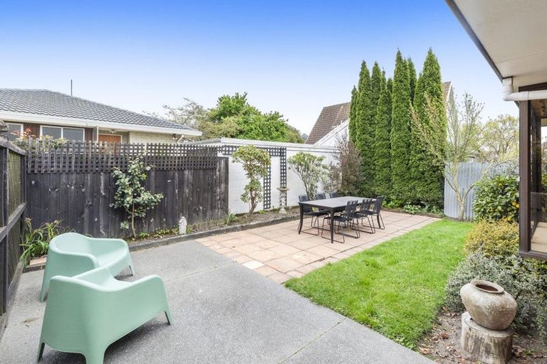 Photo of property in 2/10 Broadfell Avenue, Avonhead, Christchurch, 8042