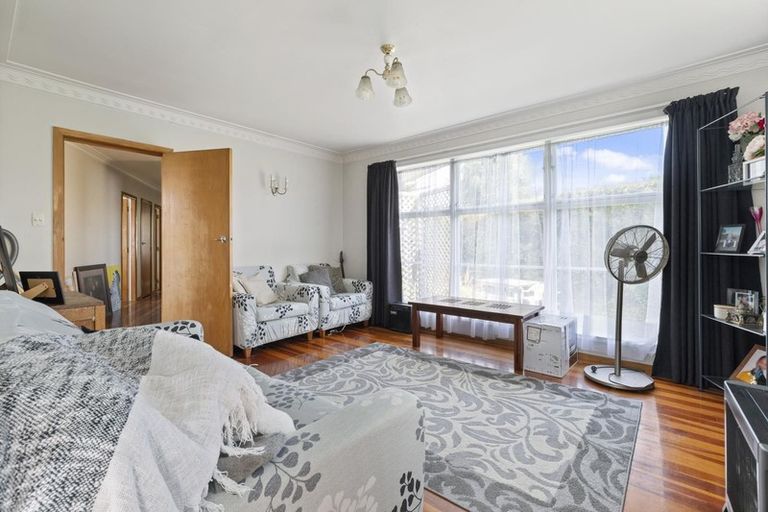 Photo of property in 27 Litten Road, Cockle Bay, Auckland, 2014