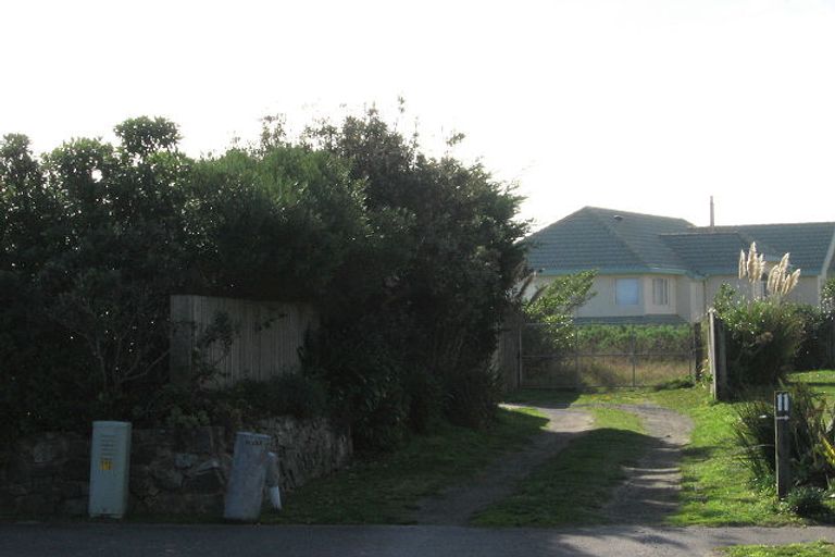 Photo of property in 13 Oratia Street, Waikanae Beach, Waikanae, 5036