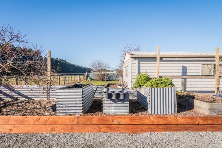 Photo of property in 24 Queen Street, Pareora, 7912