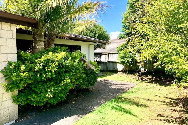 Photo of property in 2 Strundeen Close, Flat Bush, Auckland, 2016