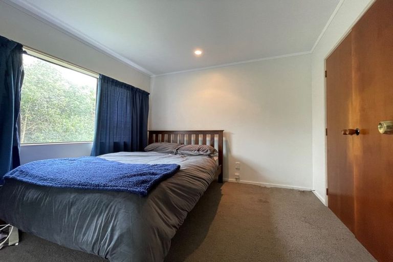 Photo of property in 2/1 Seaford Place, Murrays Bay, Auckland, 0630