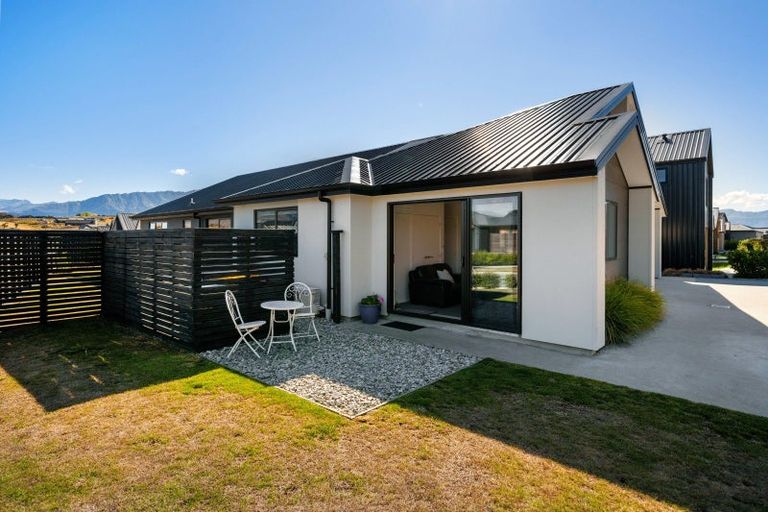 Photo of property in 64 Howden Drive, Jacks Point, 9371