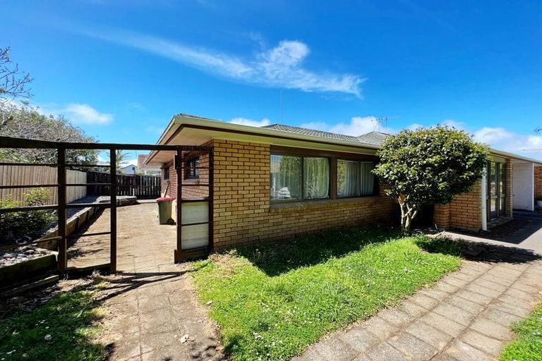 Photo of property in 1/64 Sunderlands Road, Half Moon Bay, Auckland, 2012