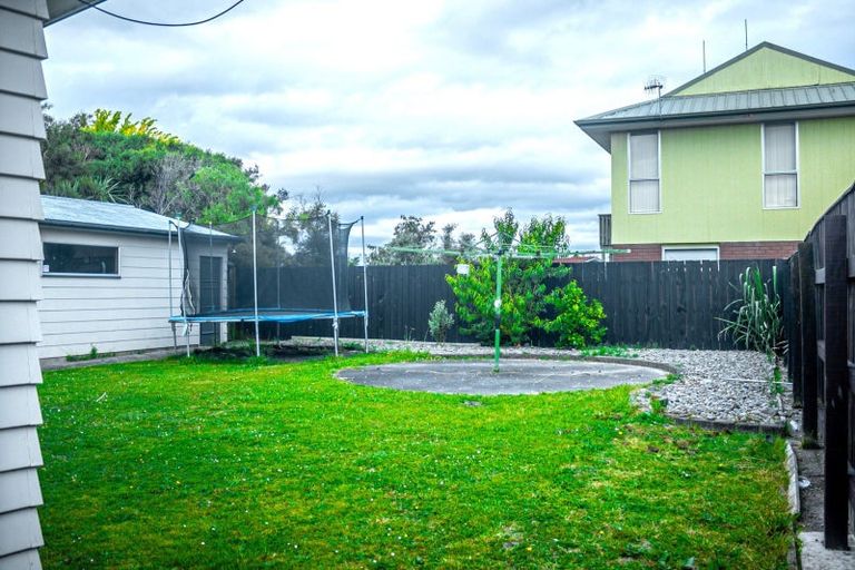 Photo of property in 17 John F Kennedy Drive, Milson, Palmerston North, 4414