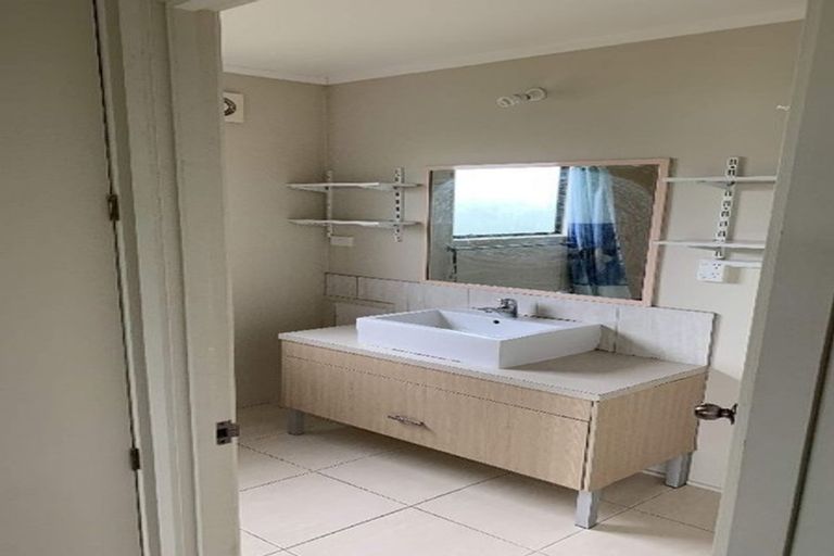 Photo of property in 1/33 Becroft Drive, Forrest Hill, Auckland, 0620