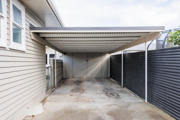 Photo of property in 4 Ellesmere Crescent, Highbury, Palmerston North, 4412