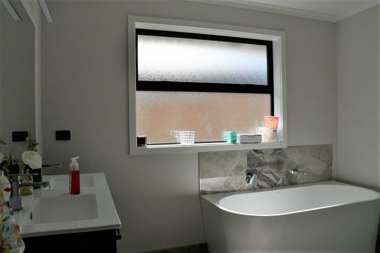 Photo of property in 32 Keerangi Place, Rototuna North, Hamilton, 3210