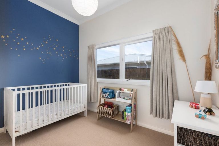 Photo of property in 19 Main Road, Titahi Bay, Porirua, 5022