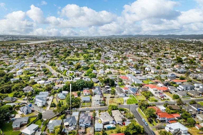 Photo of property in 16 Paton Avenue, Te Atatu South, Auckland, 0610