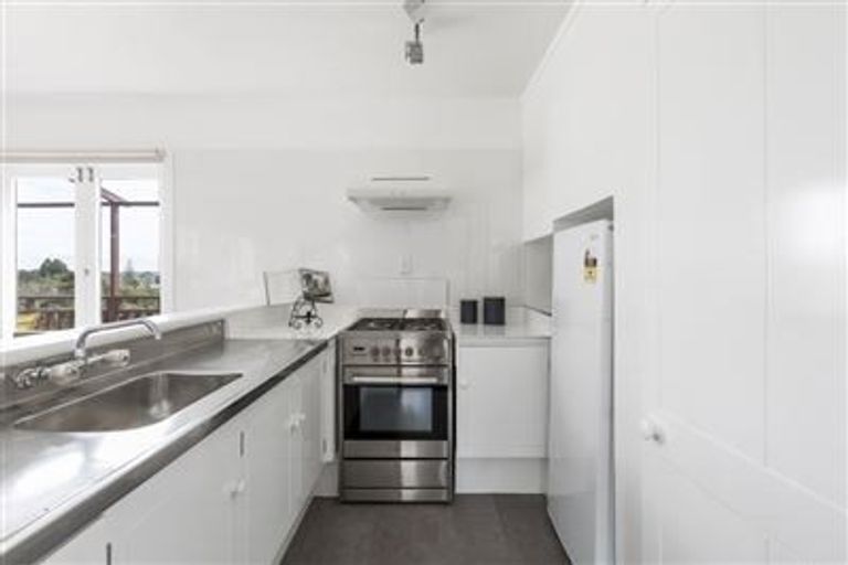 Photo of property in 1/18b Verbena Road, Birkdale, Auckland, 0626