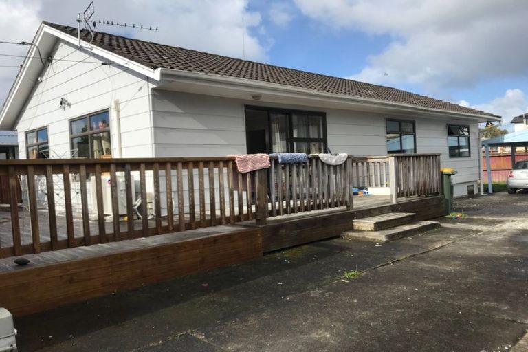 Photo of property in 2/47 Larnoch Road, Henderson, Auckland, 0610