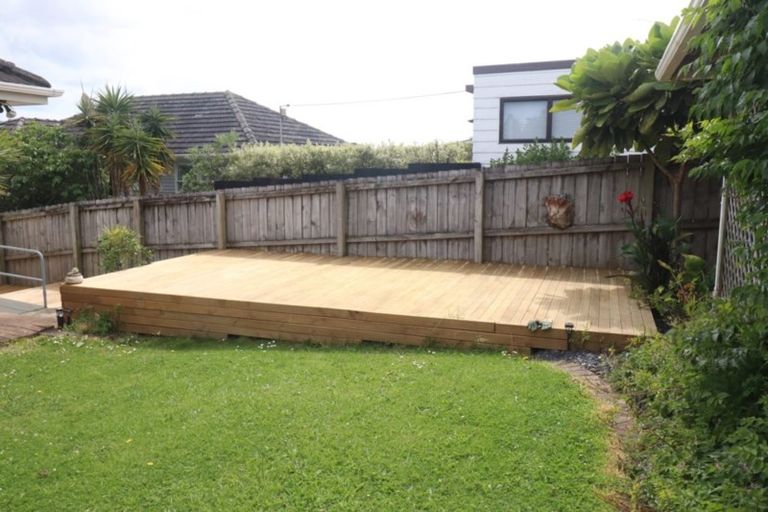 Photo of property in 1/114 Coronation Road, Hillcrest, Auckland, 0627