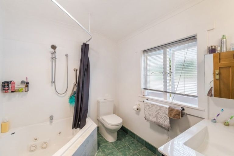 Photo of property in 12 Admiral Beatty Avenue, Mount Roskill, Auckland, 1041