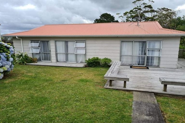 Photo of property in 4/23 Luckens Road, West Harbour, Auckland, 0618