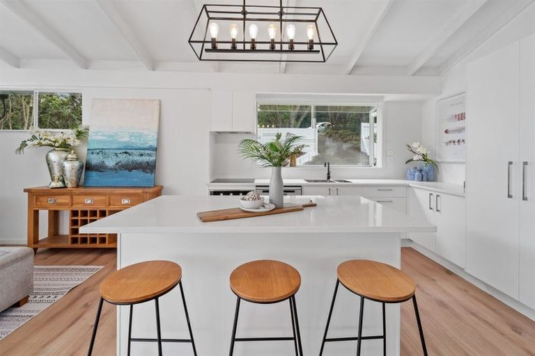 Photo of property in 18 Archers Road, Glenfield, Auckland, 0629