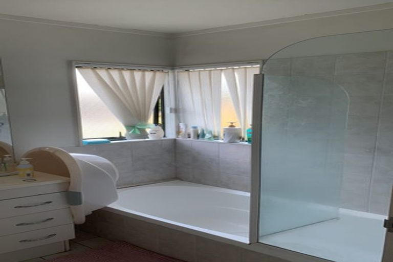 Photo of property in 1/112 Seaview Road, Glenfield, Auckland, 0629