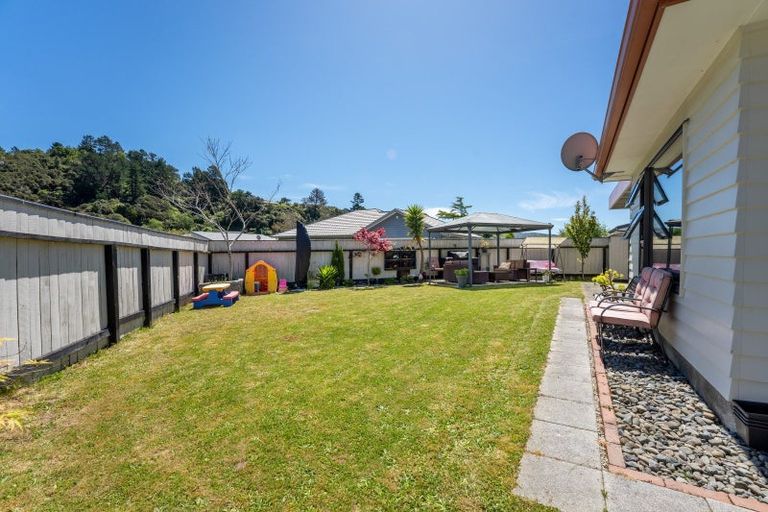 Photo of property in 6 Poppy Watts Grove, Stokes Valley, Lower Hutt, 5019