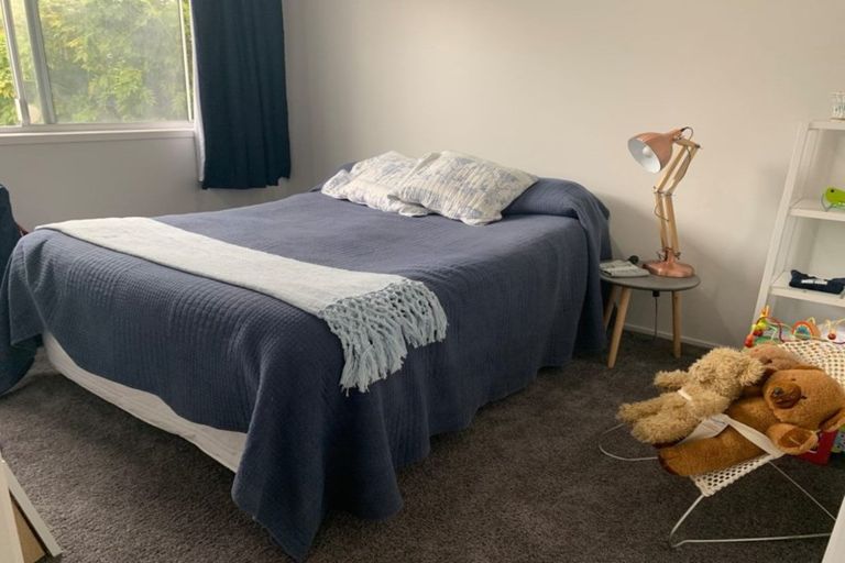 Photo of property in 18 Walton Street, Red Beach, 0932