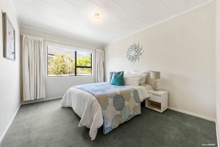 Photo of property in 5 Lagoon Way, West Harbour, Auckland, 0618