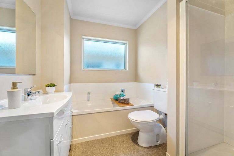 Photo of property in 6b Pokaka Street, Birchville, Upper Hutt, 5018