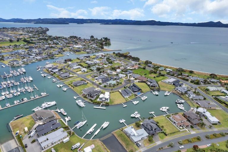 Photo of property in 12 Rauiri Drive, One Tree Point, 0118