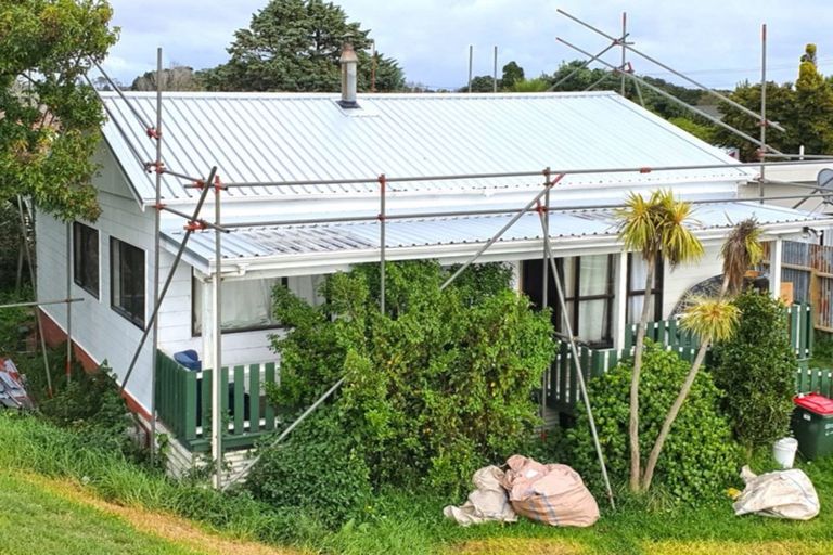 Photo of property in 5 Domett Street, Waitara, 4320