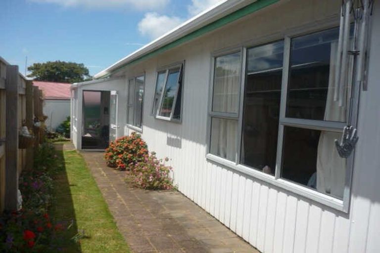 Photo of property in 2/311 Carrington Street, Vogeltown, New Plymouth, 4310