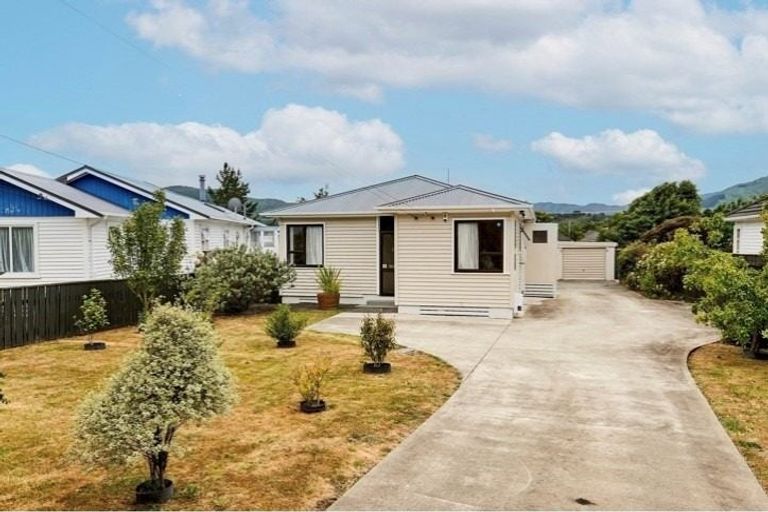 Photo of property in 74 Wainuiomata Road, Wainuiomata, Lower Hutt, 5014