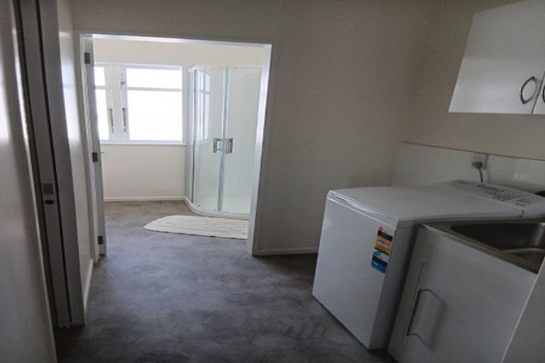 Photo of property in 22 Hawker Street, Mount Victoria, Wellington, 6011