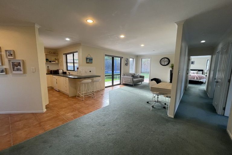 Photo of property in 102 Armoy Drive, East Tamaki, Auckland, 2016