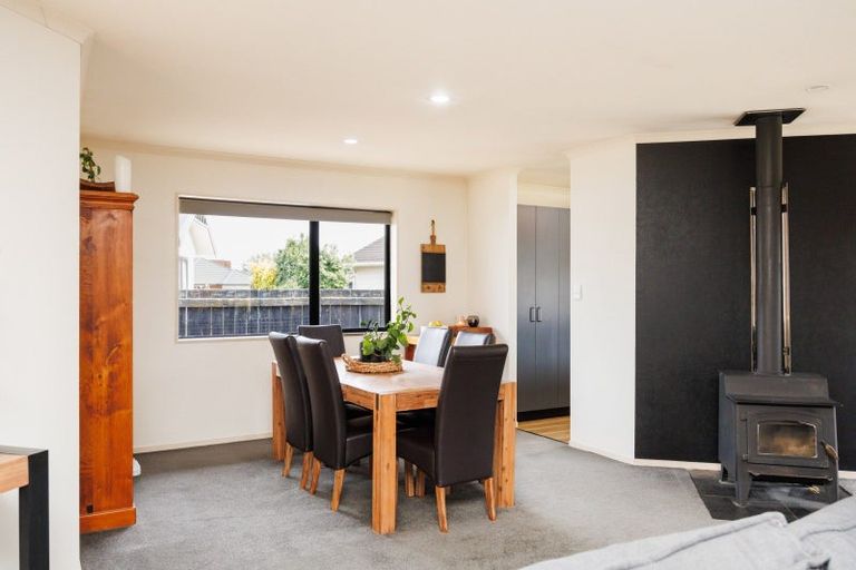 Photo of property in 17 Daniel Place, Kelvin Grove, Palmerston North, 4414