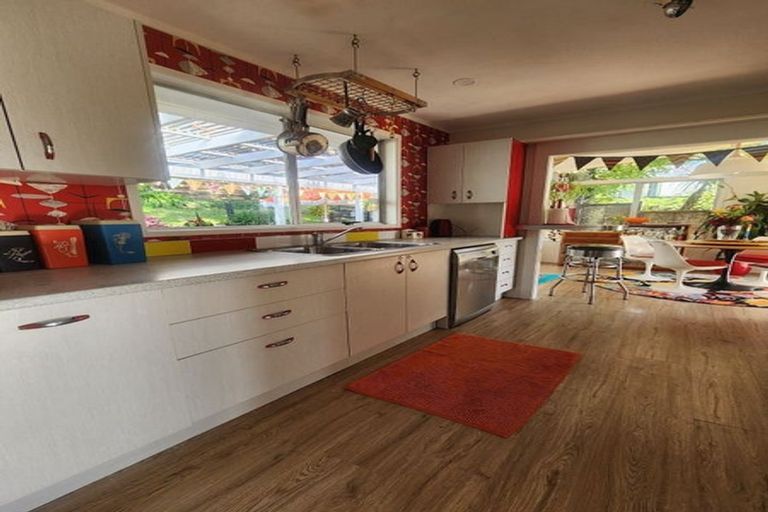 Photo of property in 28 Zingaro Place, Massey, Auckland, 0614