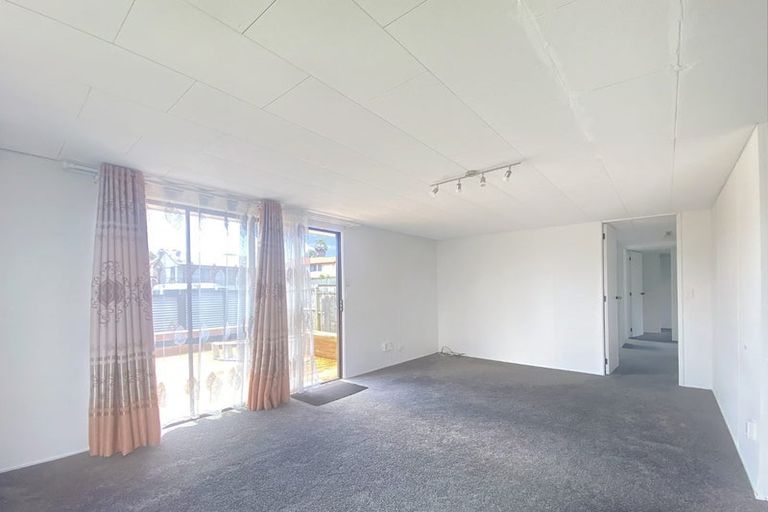 Photo of property in 1/22 Devonshire Road, Unsworth Heights, Auckland, 0632