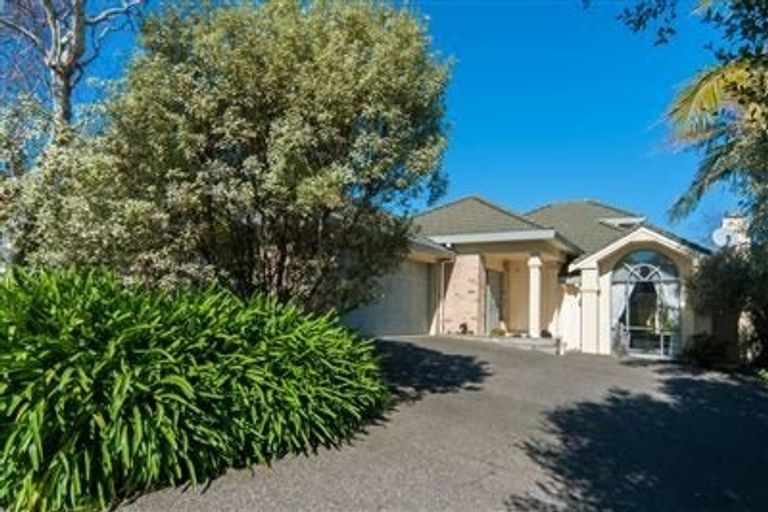 Photo of property in 21 Taroka Close, Pinehill, Auckland, 0632