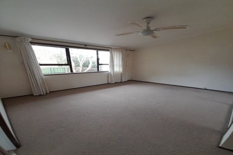 Photo of property in 2/126 Island Bay Road, Beach Haven, Auckland, 0626