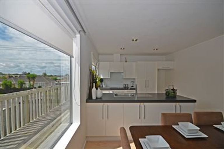 Photo of property in 3a Toru Street, Te Atatu Peninsula, Auckland, 0610