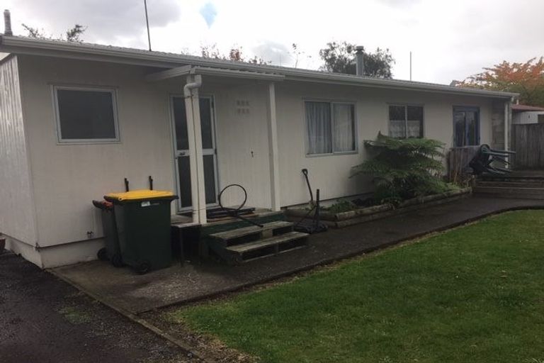 Photo of property in 2b Cherrywood Place, Western Heights, Rotorua, 3015