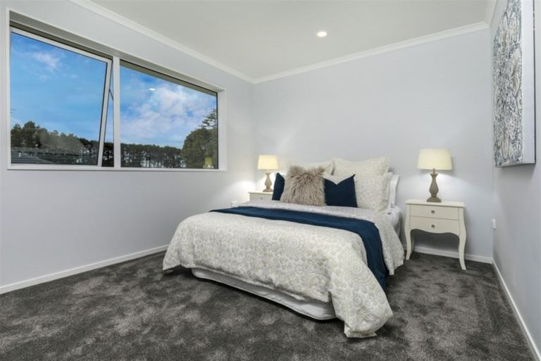 Photo of property in 16 Barrique Road, Kumeu, 0810