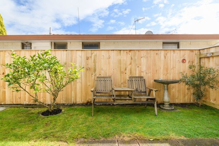 Photo of property in 1a Lowestoft Place, West End, Palmerston North, 4412