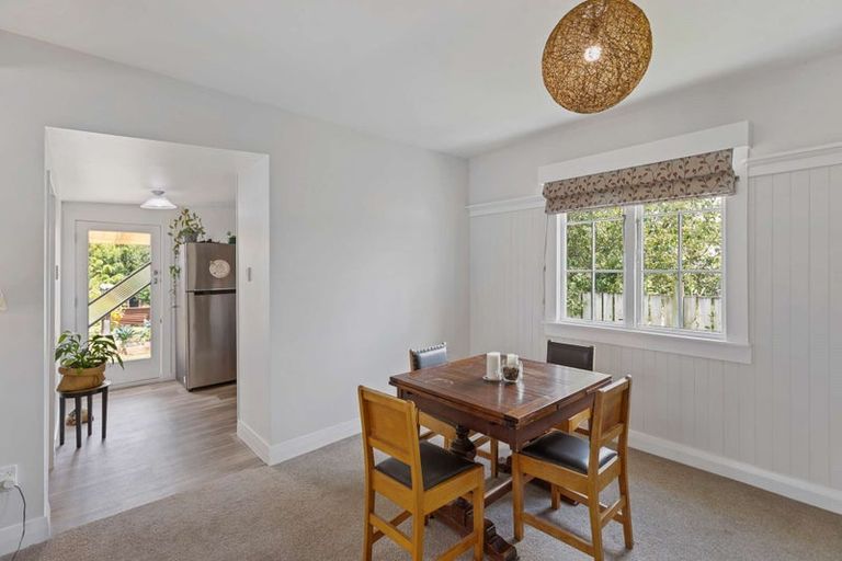 Photo of property in 2 Ngahina Street, Marton, 4710